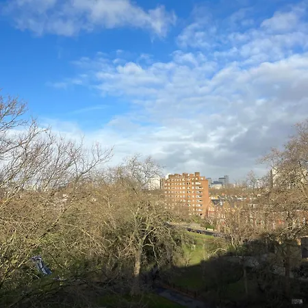 Kennington Flat With Balcony, King Size Bed And Free Parking Overlooking Park * London