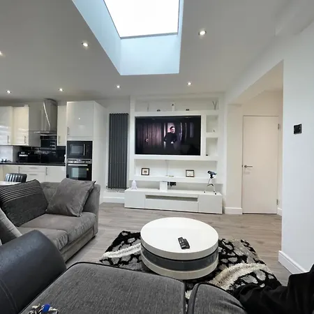 Uppamost London Luxury 2 Holiday home
