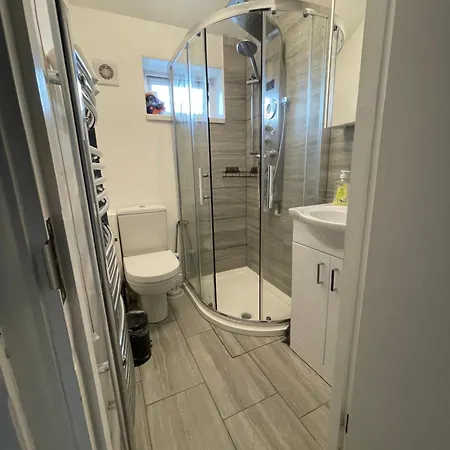 Uppamost London Luxury 2 Holiday home *