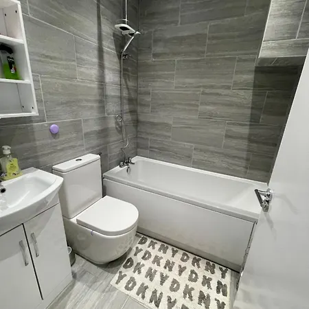 Uppamost London Luxury 2 *