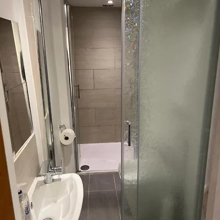 Comfy Private Bedrooms Near Euston, 홈스테이 *