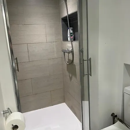 홈스테이 Comfy Private Bedrooms Near Euston, *
