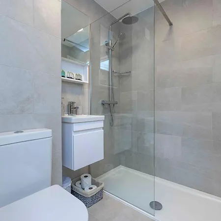 Charming 3-bed Townhouse In Vibrant * Ealing