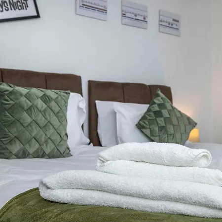 Dom wakacyjny Charming 3-bed Townhouse In Vibrant