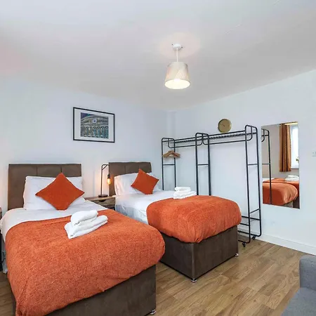 Holiday home Charming 3-bed Townhouse In Vibrant Ealing