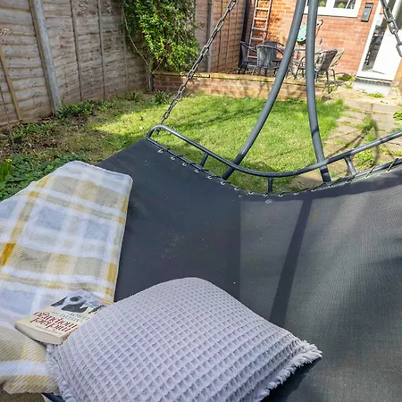 Charming 3-bed Townhouse In Vibrant