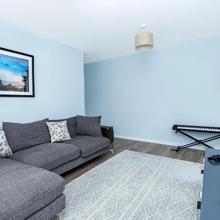 Apartment Modern 2br Wpatio & Free Parking, Canning Town