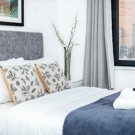 Apartment Modern 2br Wpatio & Free Parking, Canning Town