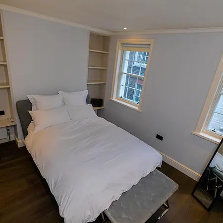Entire Knightsbridge Mews House Holiday home