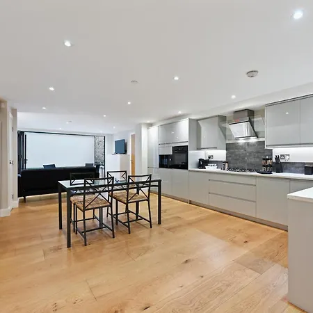 Apartment Stunning 2 Bed Basement Flat In Hammersmith *