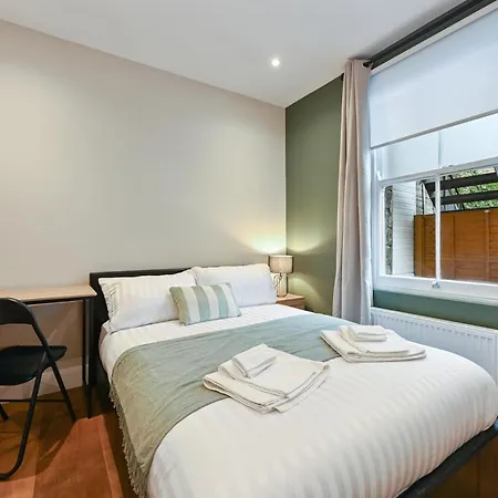 Stunning 2 Bed Basement Flat In Hammersmith Apartment London