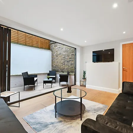 Stunning 2 Bed Basement Flat In Hammersmith Apartment *
