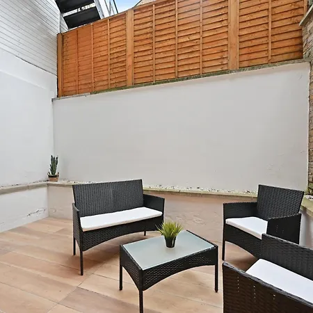 Apartment Stunning 2 Bed Basement Flat In Hammersmith London