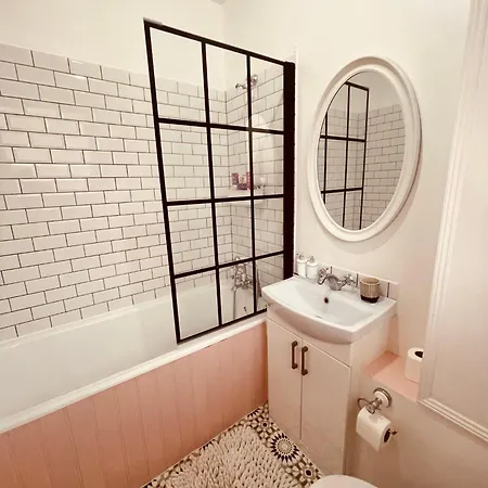 Stylish Pink Oasis In Wimbledon London