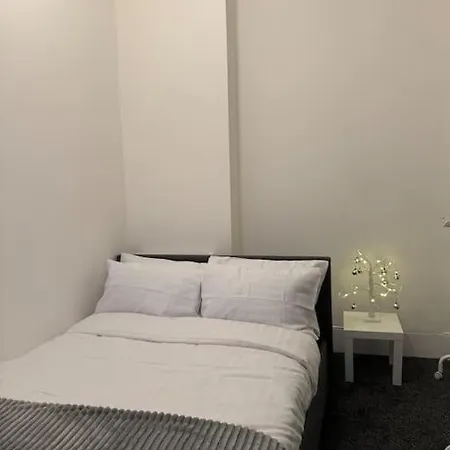 4 Bedroom Entire Flat, Kings Cross Road Apartment London