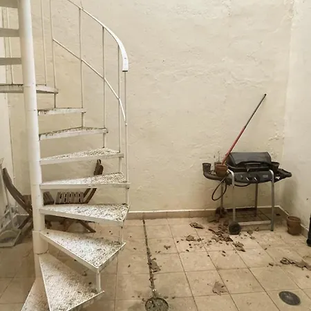 Moments From Hyde Park Apartment *