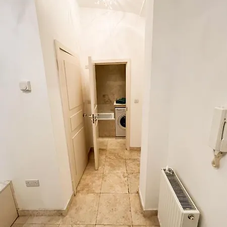 Apartment Moments From Hyde Park London
