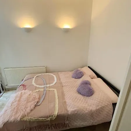 Moments From Hyde Park Apartment London