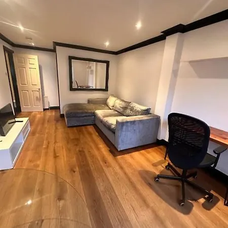 Stylish & Peaceful Covent Garden Apartment London