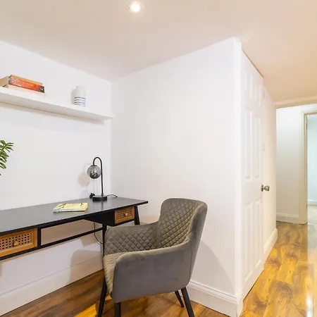 Chic 2-bedroom Retreat In The Heart Of Westminster Apartment *