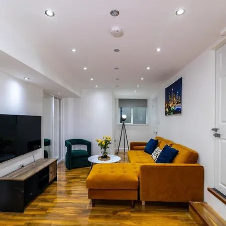 Chic 2-bedroom Retreat In The Heart Of Westminster Apartment
