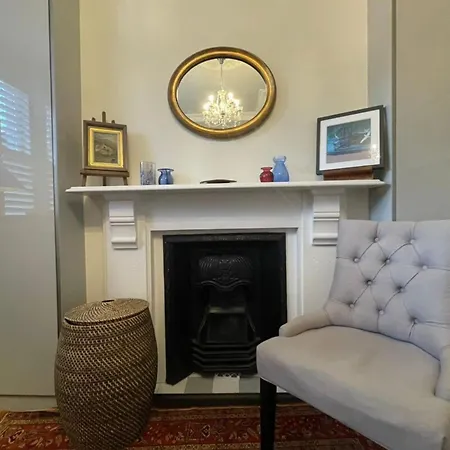 Luxurious 1 Bedroom Flat With Private Garden Apartment London