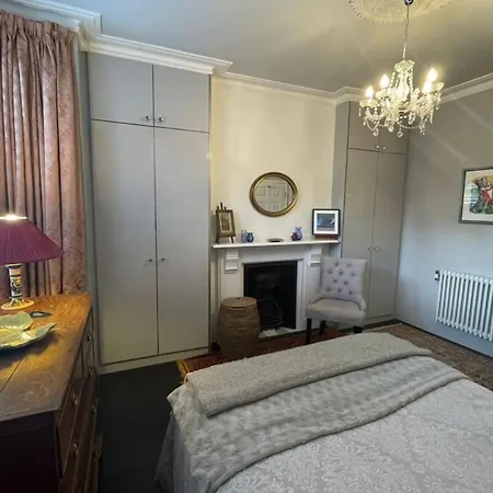 Luxurious 1 Bedroom Flat With Private Garden Apartment