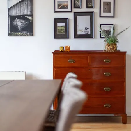Elegance & Chic Design - 2-bedroom Haven Apartment London