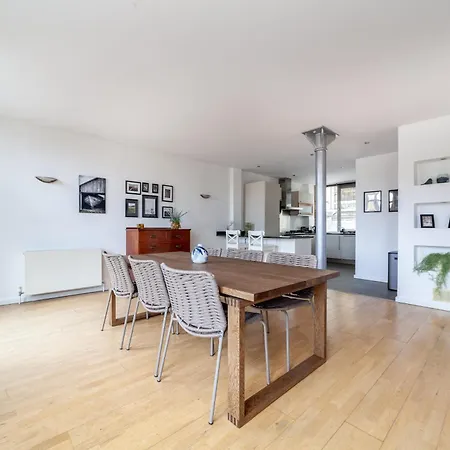 Elegance & Chic Design - 2-bedroom Haven Apartamento