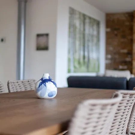 Elegance & Chic Design - 2-bedroom Haven * London
