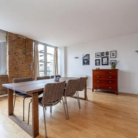 Elegance & Chic Design - 2-bedroom Haven London