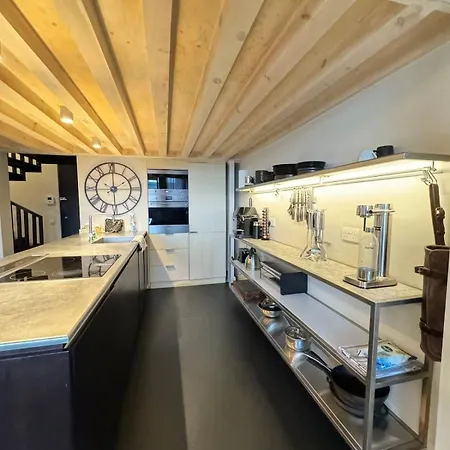 Industrial-chic 1bd Loft By The River Fulham! Apartment