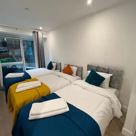 2&3 Bedrooms Near Excel - Modern Spacious For Larger Groups Apartment *