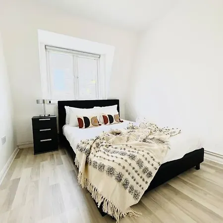 2 Bed Apartment- Finsbury Park Station C