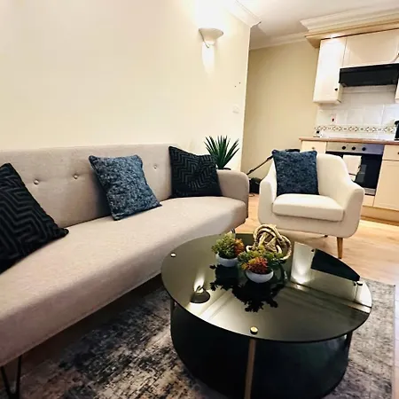 Apartment Wimbledon Elegance: 2-bedroom Retreat *