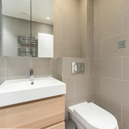 Special Offer! Bright & - Up To 4 * London