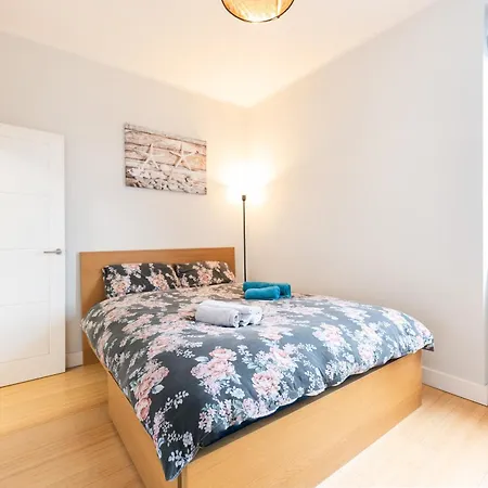 Special Offer! Bright & - Up To 4 Apartment