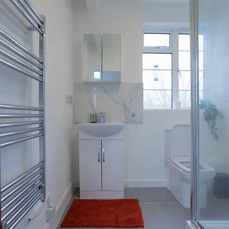 2 Bedroom By Arhouse Short Lets & Serviced Highbury With Free Wifi