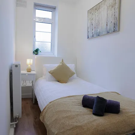 2 Bedroom By Arhouse Short Lets & Serviced Highbury With Free Wifi Apartment London