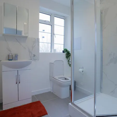 2 Bedroom By Arhouse Short Lets & Serviced Highbury With Free Wifi Apartment London