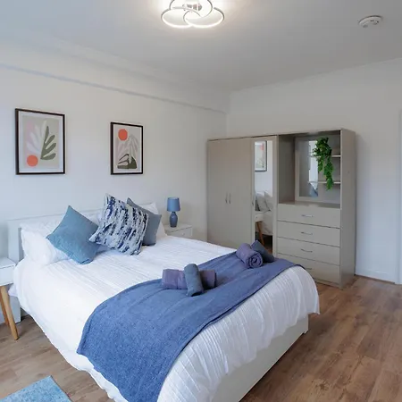 2 Bedroom By Arhouse Short Lets & Serviced Highbury With Free Wifi * London