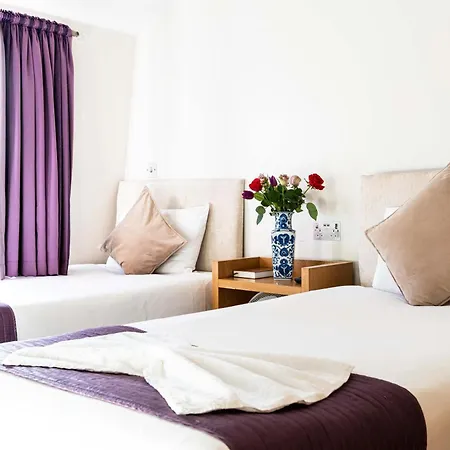 Lancaster Court 3* London