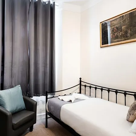Lancaster Court 3* London