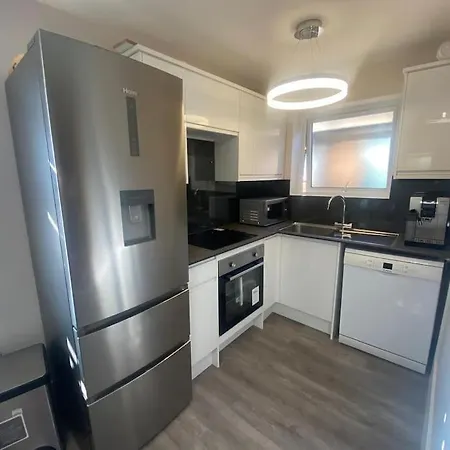 New! Brand New Beautiful Modern