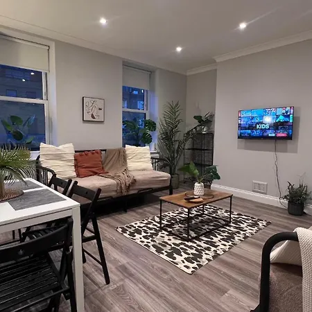 Beautiful In Camden Town Apartment