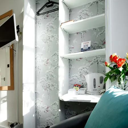 Lancaster Court Hotel 3*