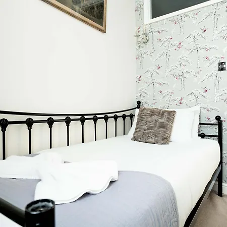 Lancaster Court Hotel London