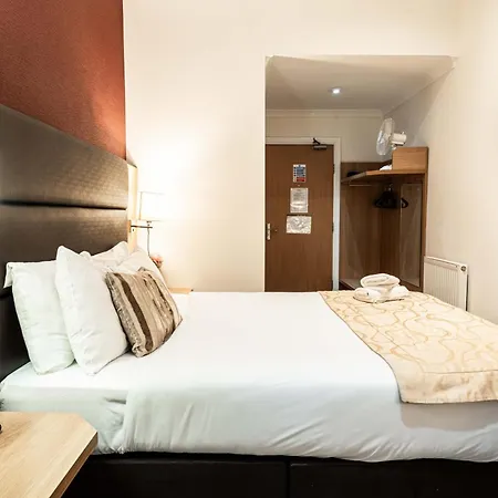 Lancaster Court Hotel 3*