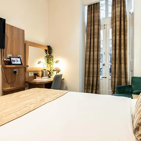 Lancaster Court Hotel 3*