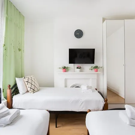 Wood Budget - Next To Mall & Metro Station - 10 Min To Center * Londýn